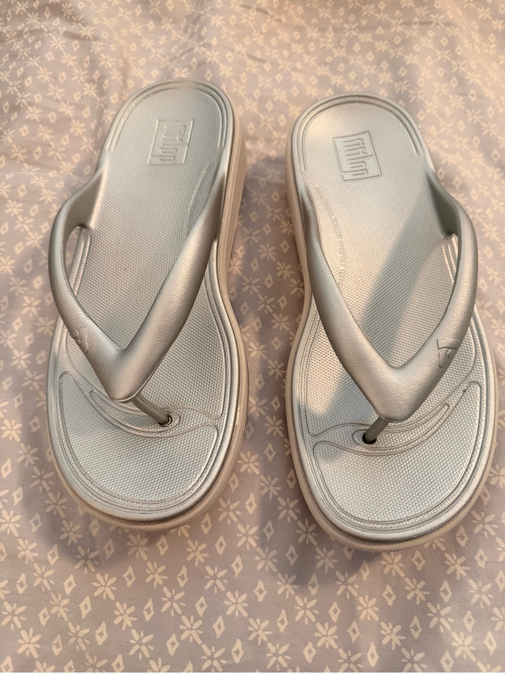 Fitflop RELIEFF Recovery Toe-Post Sandals